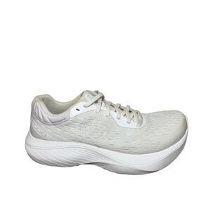 White Women's Athletic Shoes topo athletic atmos size 11